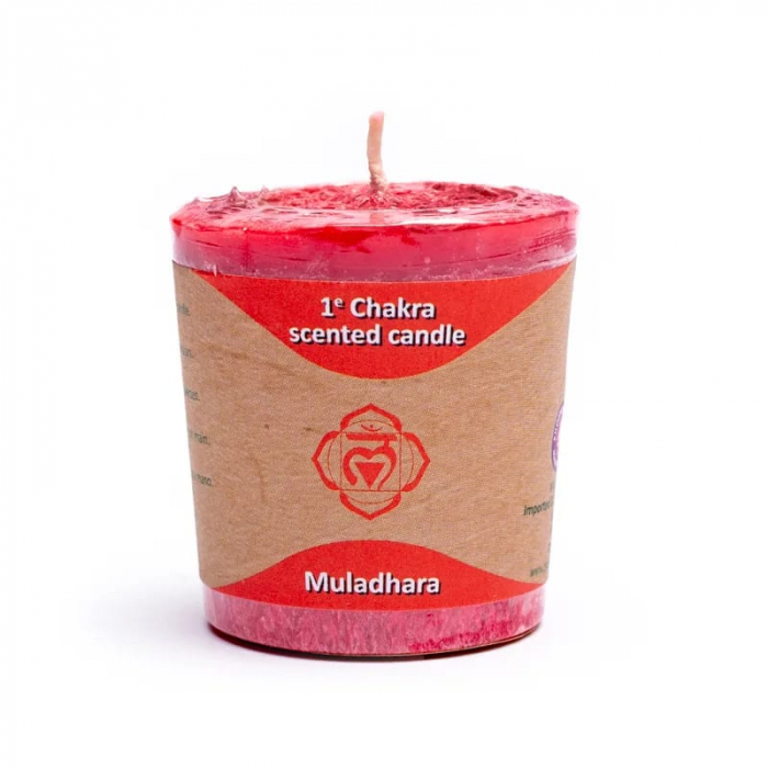 Kit Chic Tonic muladhara. Bougie 1er chakra vu de face sur fond blanc. A retrouver dans la catégorie Nos Essentiels Bien-Être. Kit énergétique chakra, affirmations et rituel mantra du matin.