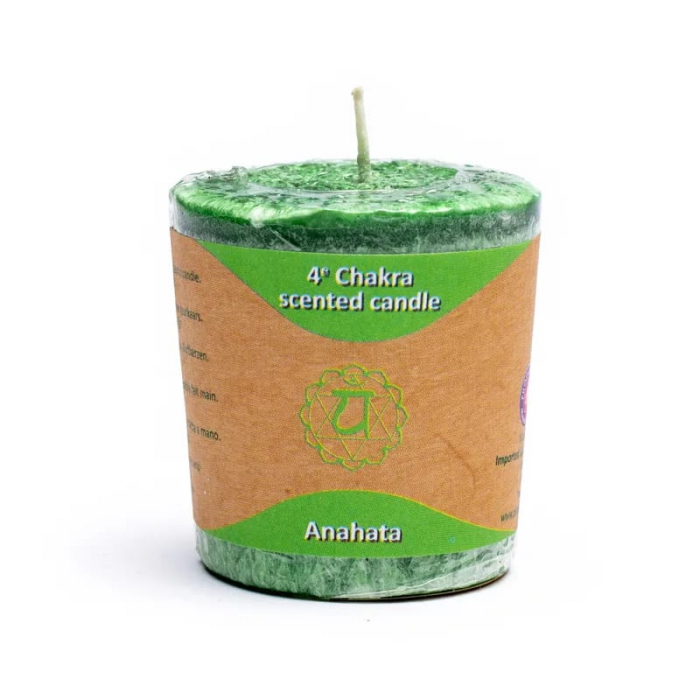 Kit Chic Tonic Anahata. Bougie parfumée du 4e chakra allumée, créant une ambiance apaisante et harmonisante pour l'ouverture du cœur et la paix intérieure. A retrouver dans la catégorie Nos Essentiels Bien-Être. Kit énergétique chakra, affirmations et rituel mantra du matin.