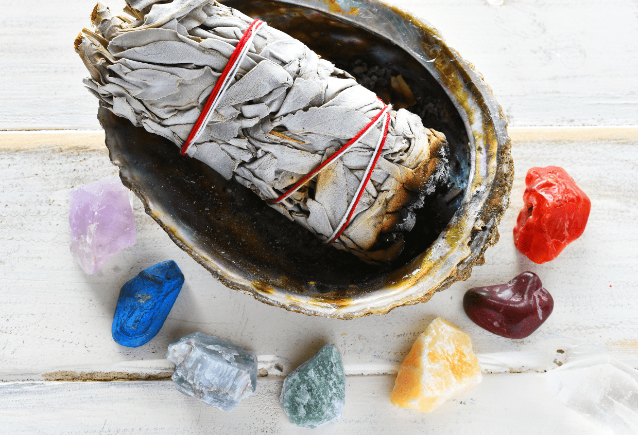 Kit chakra olfactif avec sauge blanche, résine et encens chakra et pierres – purification énergétique par les plantes et les minéraux.