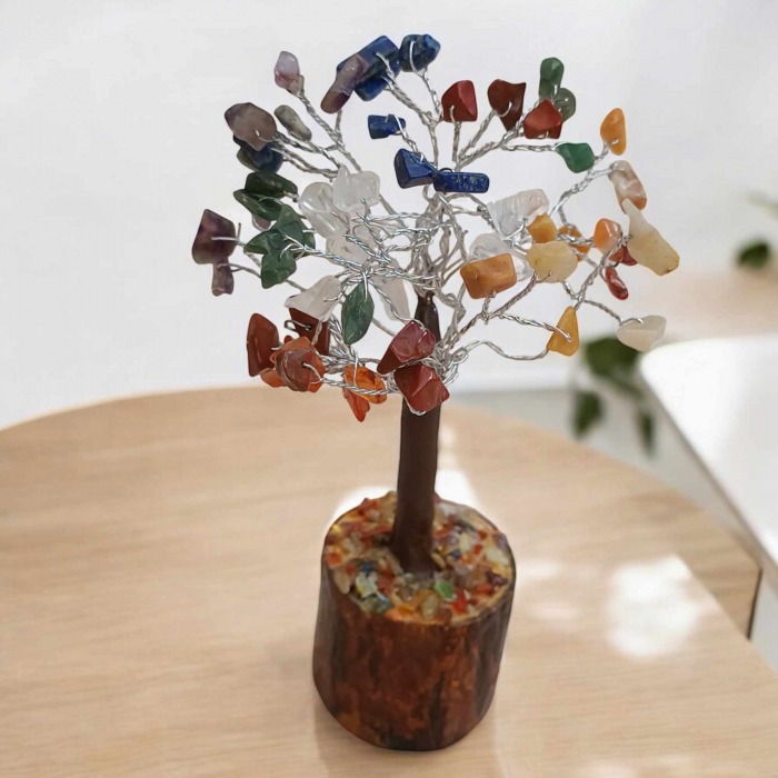 Arbre pierres chakras, décoratif et conçu pour apporter équilibre énergétique et esthétique. A retrouver dans la catégorie Ambiance Sensorielle. Kit énergétique chakra, affirmations et rituel mantra du matin.