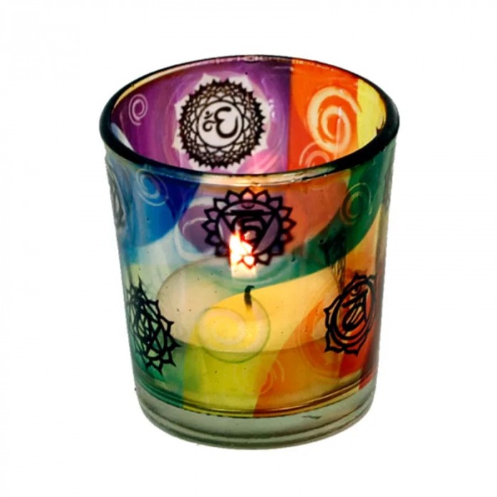 Bougeoir 7 Chakras en verre, fabriqué à la main en Inde.  Cet objet symbolique et décoratif apportera une touche spirituelle à votre intérieur. Kit énergétique chakra, affirmations et rituel mantra du matin.