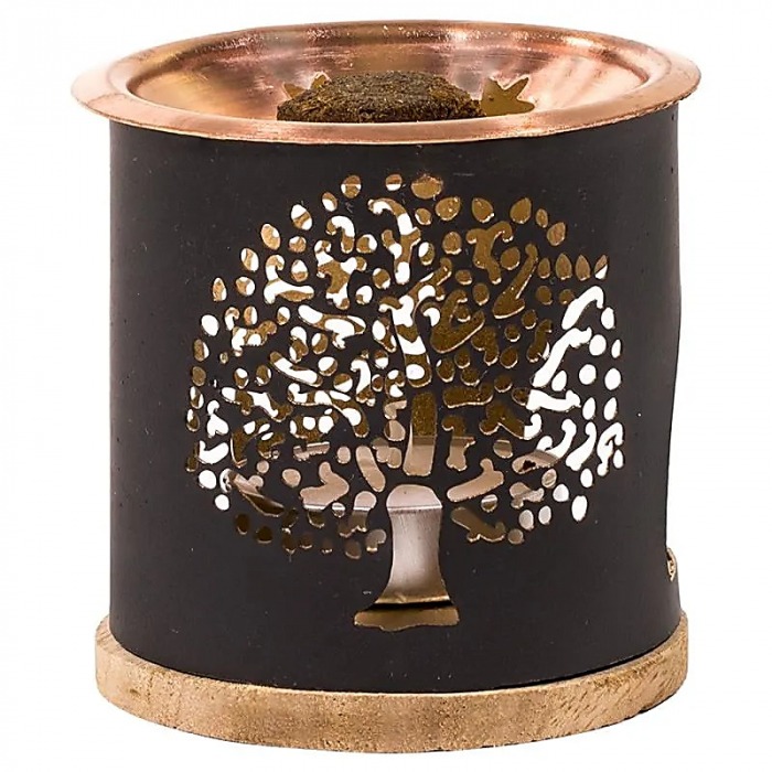 Diffusez des arômes apaisants avec le brûleur encens Arbre de Vie, conçu avec un motif d'arbre de vie, pour créer une atmosphère relaxante. A retrouver dans la catégorie Évasion Olfactive. Kit énergétique chakra, affirmations et rituel mantra du matin.