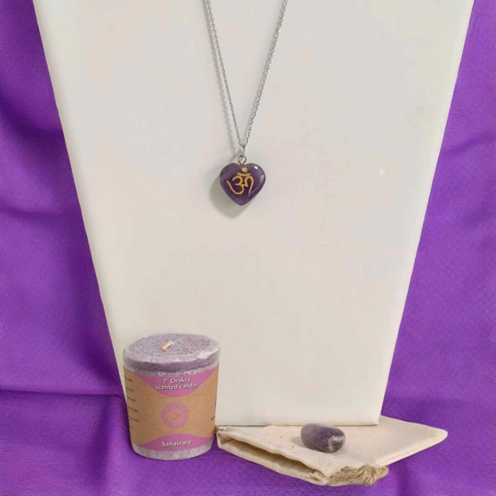 Kit Chic Tonic chakra couronne avec pendentif en améthyste, pierre roulée violette et bougie artisanale violette. Kit rituel énergétique chakra, affirmations et rituel mantra du matin.