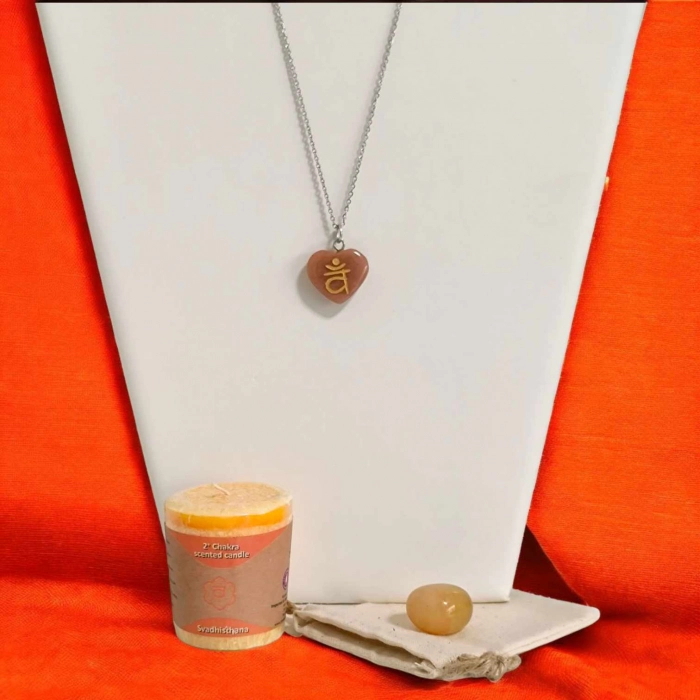 Kit Chic Tonic chakra sacré avec pendentif en forme de cœur, pierre en aventurine pêche et bougie artisanale orange. Kit rituel énergétique chakra, affirmations et rituel mantra du matin.