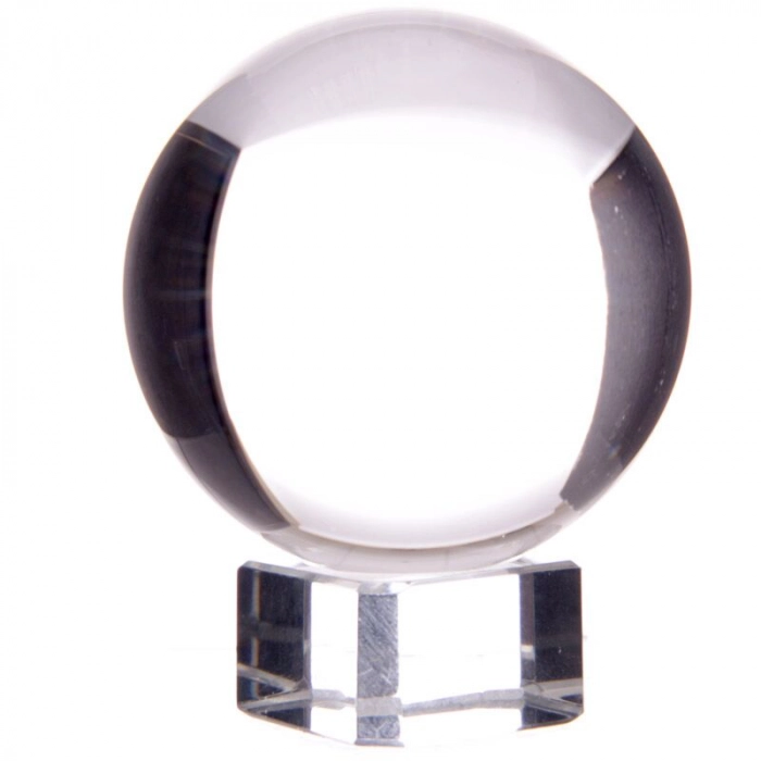 Boule de cristal pour méditation et harmonisation énergétique du chakra coronal.
