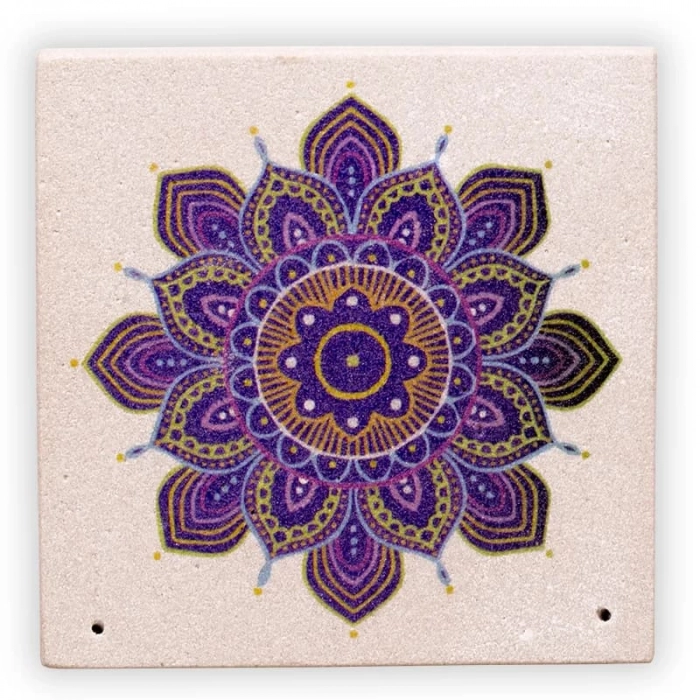 Porte-encens en grès avec mandala imprimé pour accueillir tes bâtons d’encens.