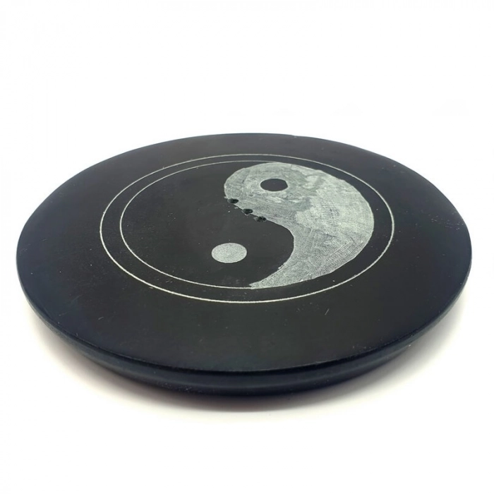Porte-encens rond en pierre ollaire noire avec motif Yin Yang – accessoire rituel pour encens chakra