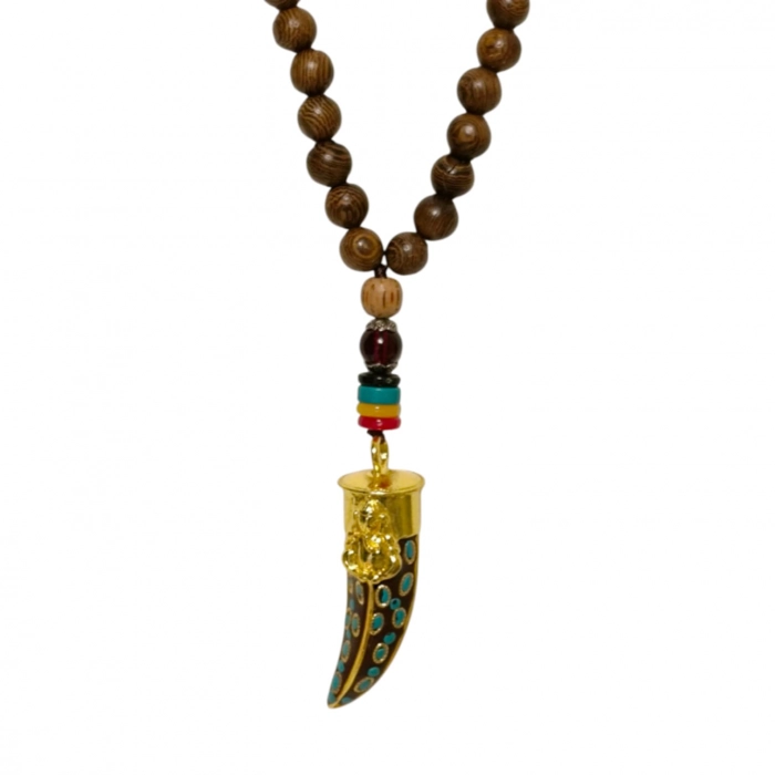 Talisman corne protecteur avec perles naturelles pour le chakra racine.